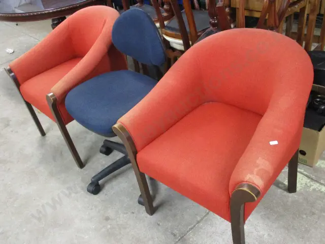 3 Chairs Image 1++